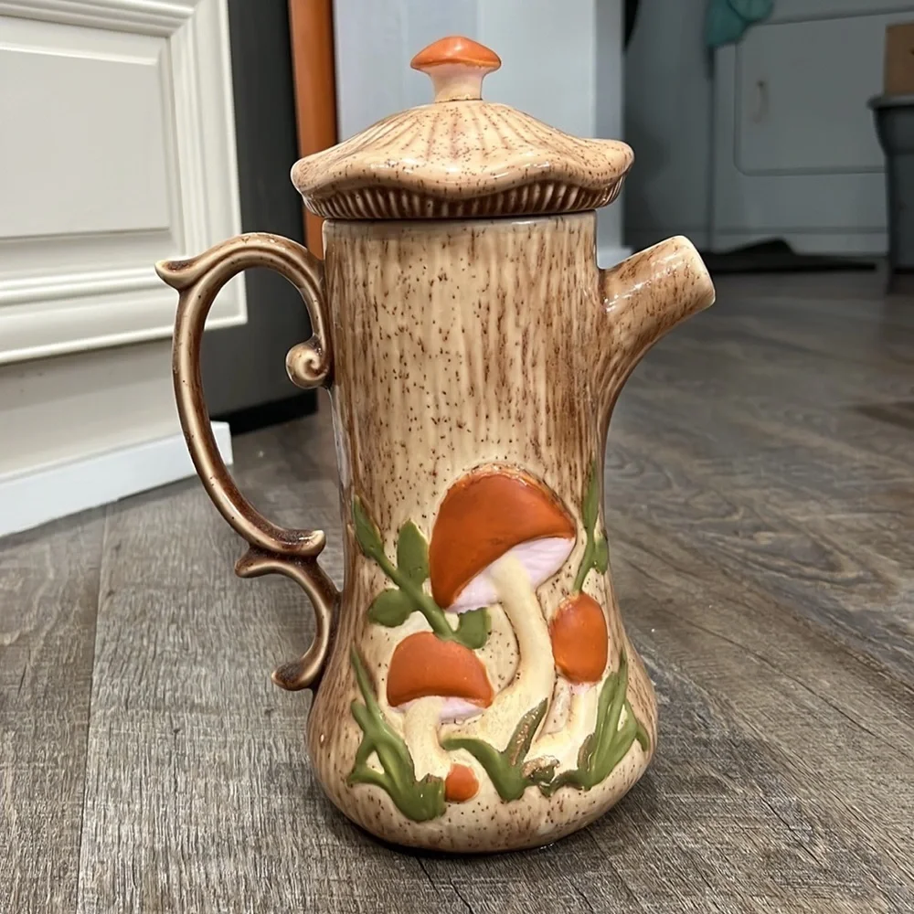 ARNELS Vintage 70’s Mushroom 🍄 Ceramic Retro watering pitcher w lid RARE find